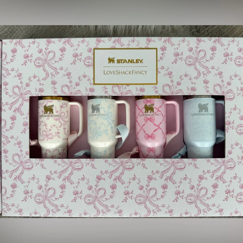 💖 Stanley 1913 x LoveShackFancy Holiday Quencher ProTour Ornament Set - Picture 6 of 8